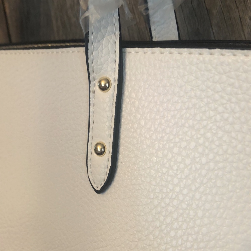 Victoria’s Secret Tote with Pouch - Picture 6 of 17